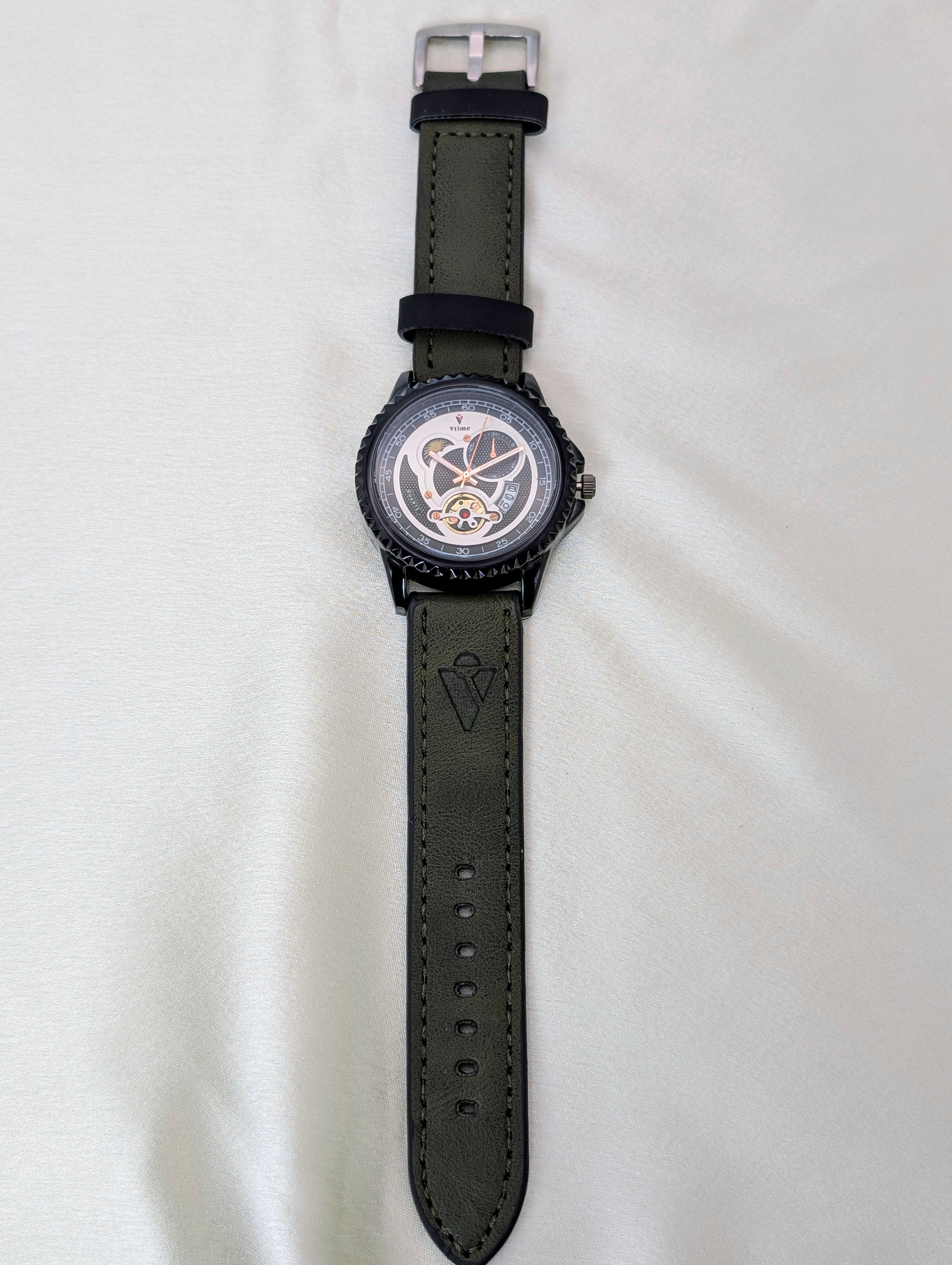 Elevate Your Look: Distinctive Design Watch!- with Date Display for men