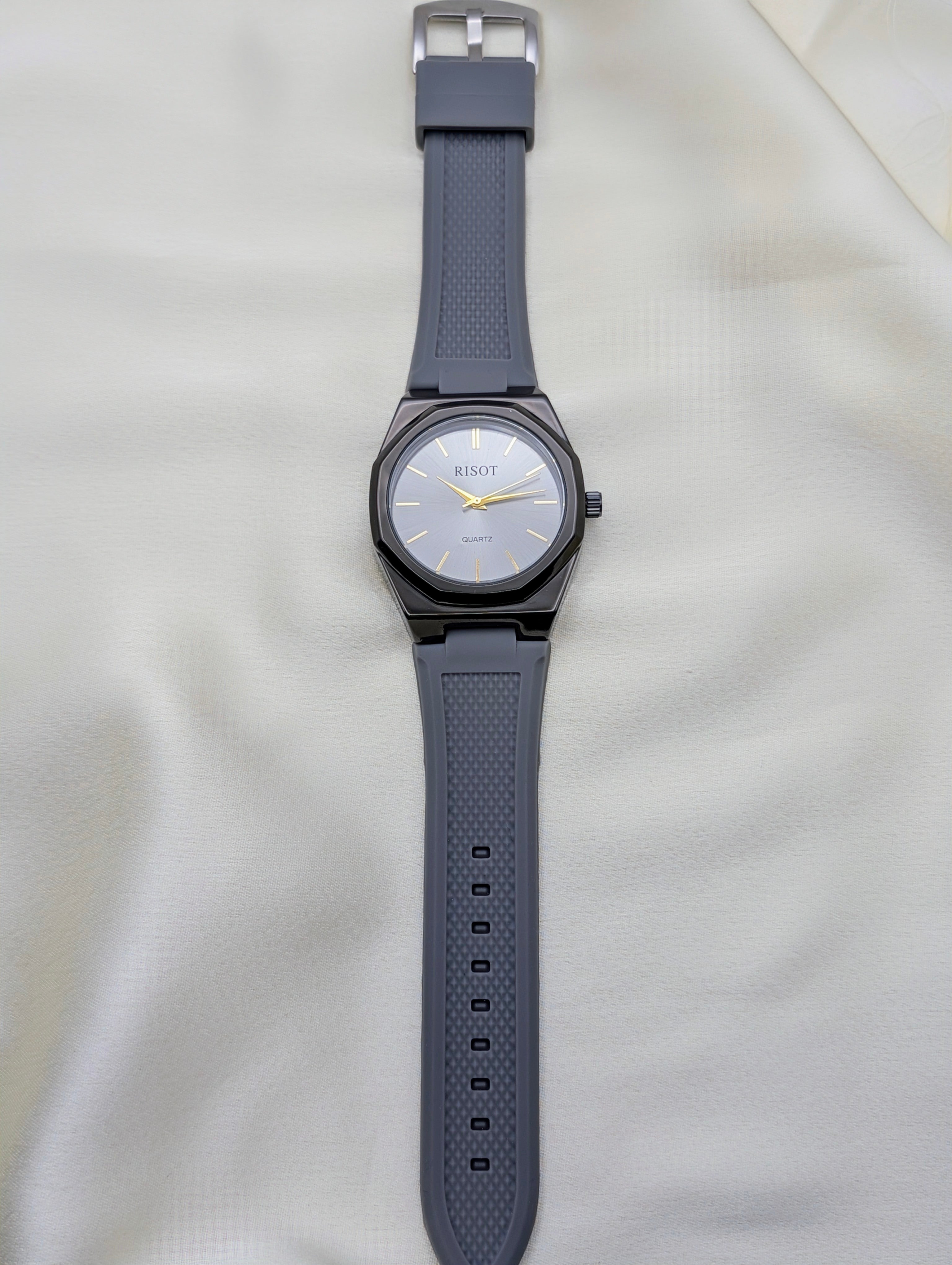 The "Urban Hexa": A Contemporary Edge in Time For Men