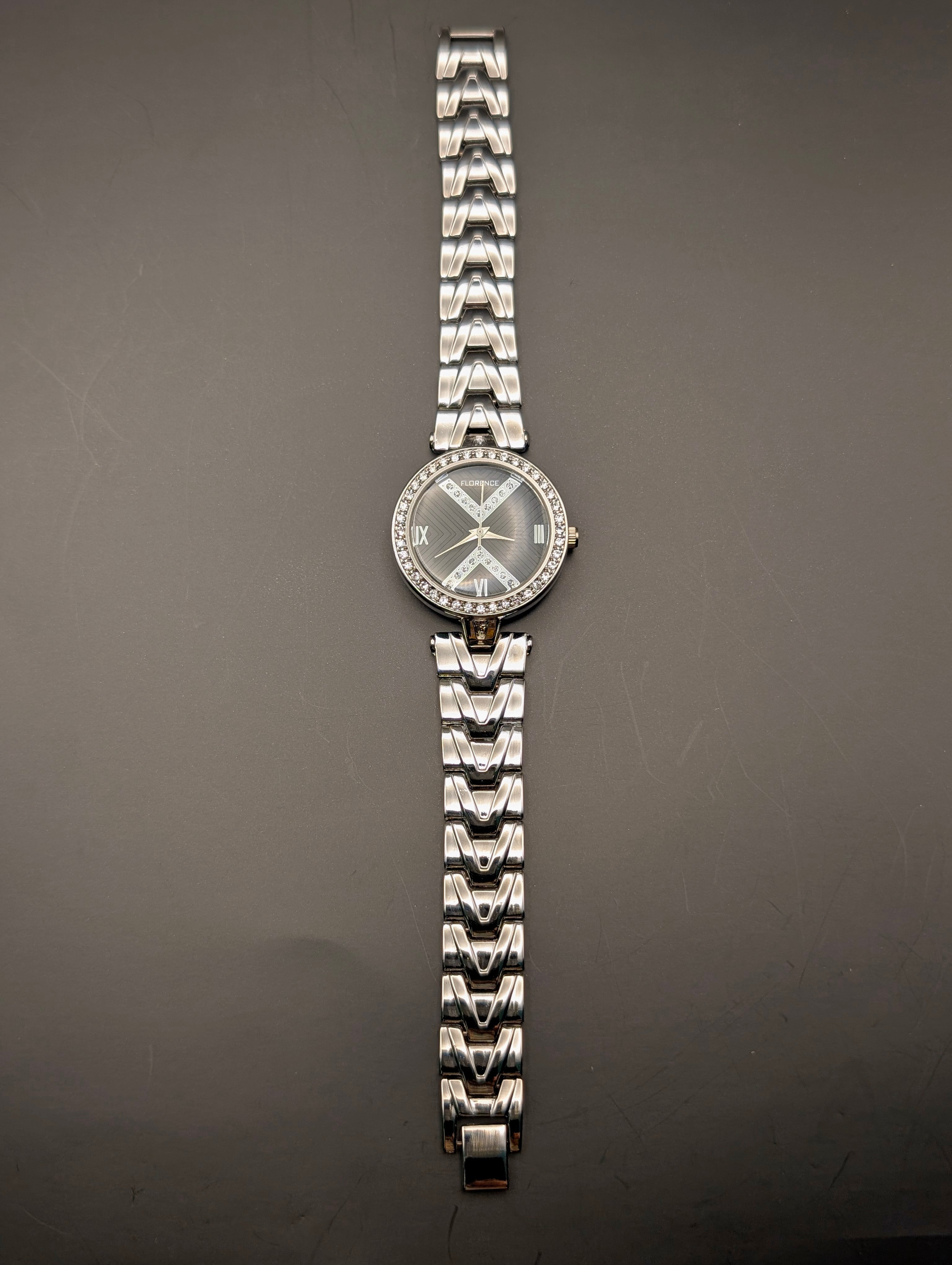 Elegant Silver Crystal Watch - Classic Round Dial For Women