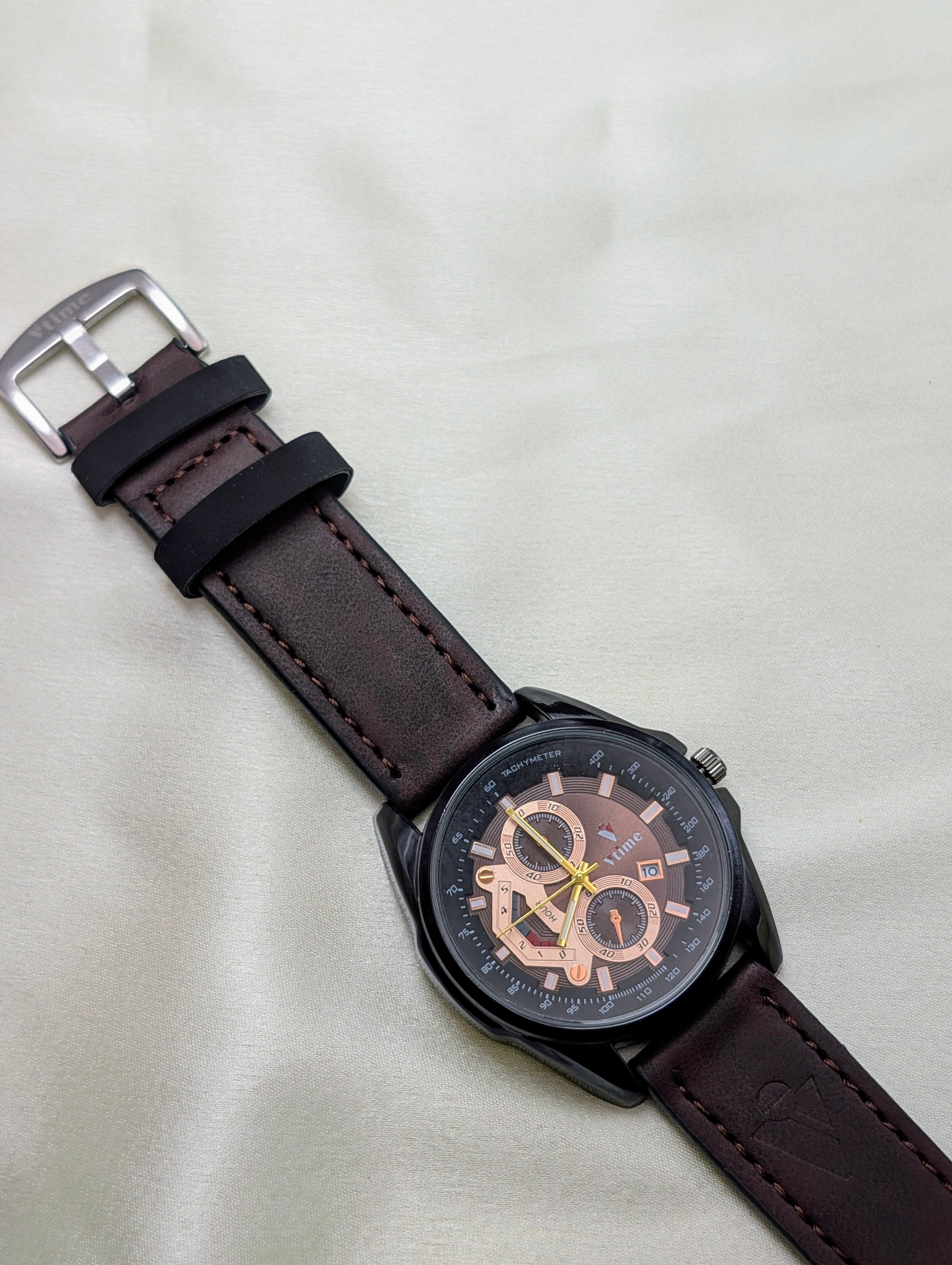 Rugged Brown Leather Chrono dial with Date Display for men