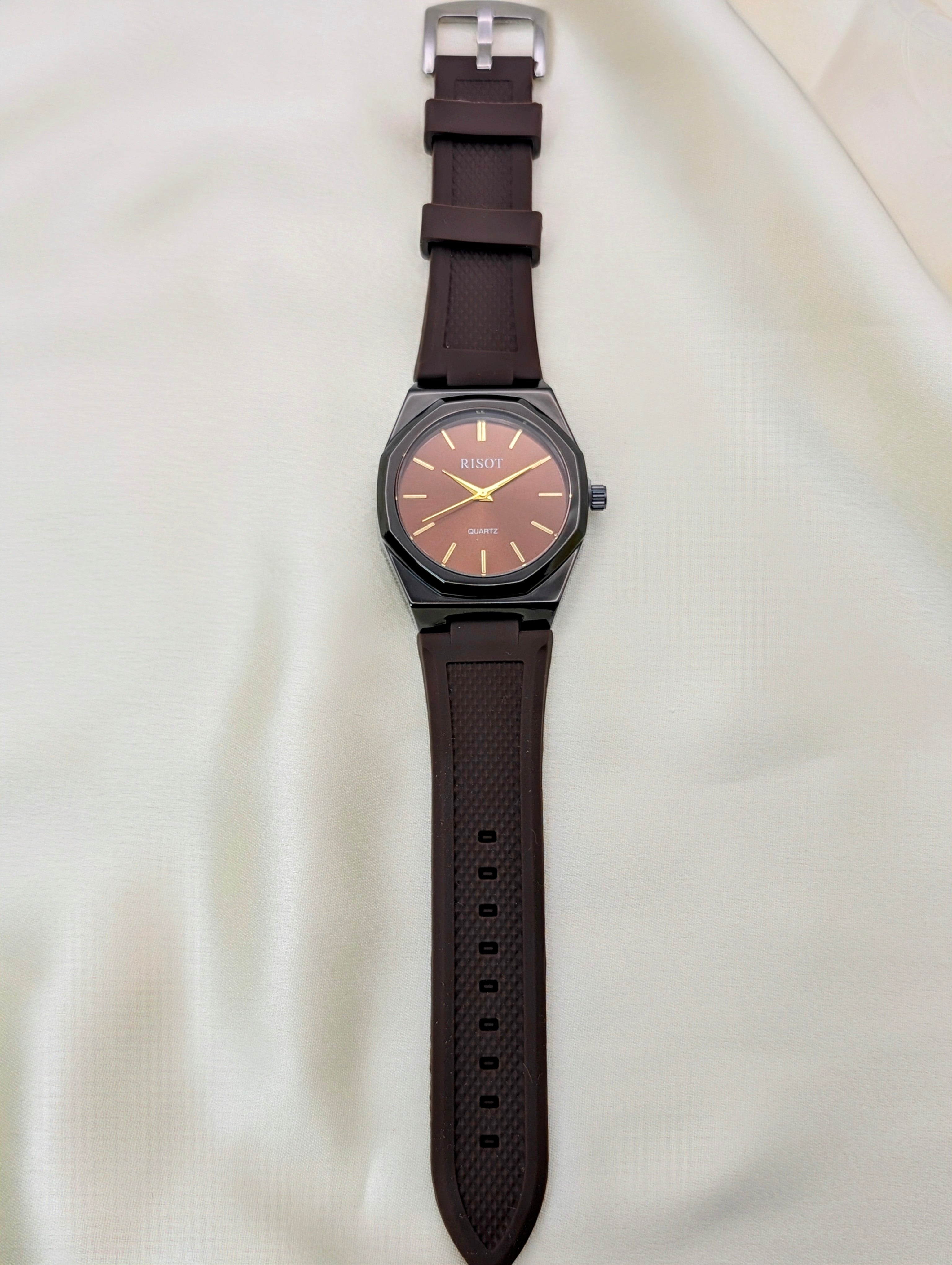 The "Urban Hexa": A Contemporary Edge in Time For Men