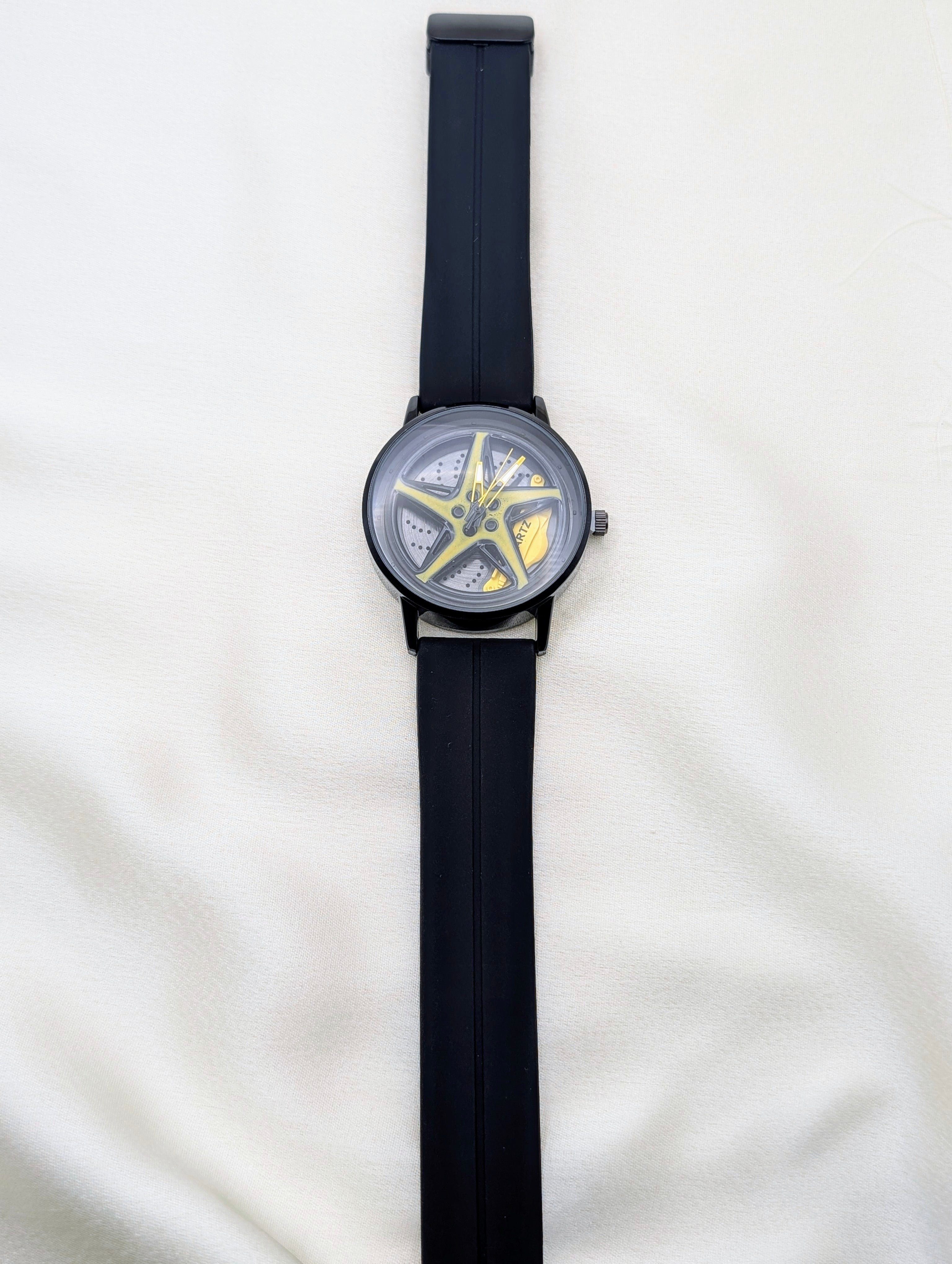 Revolutionary Rotating-Wheel Watch