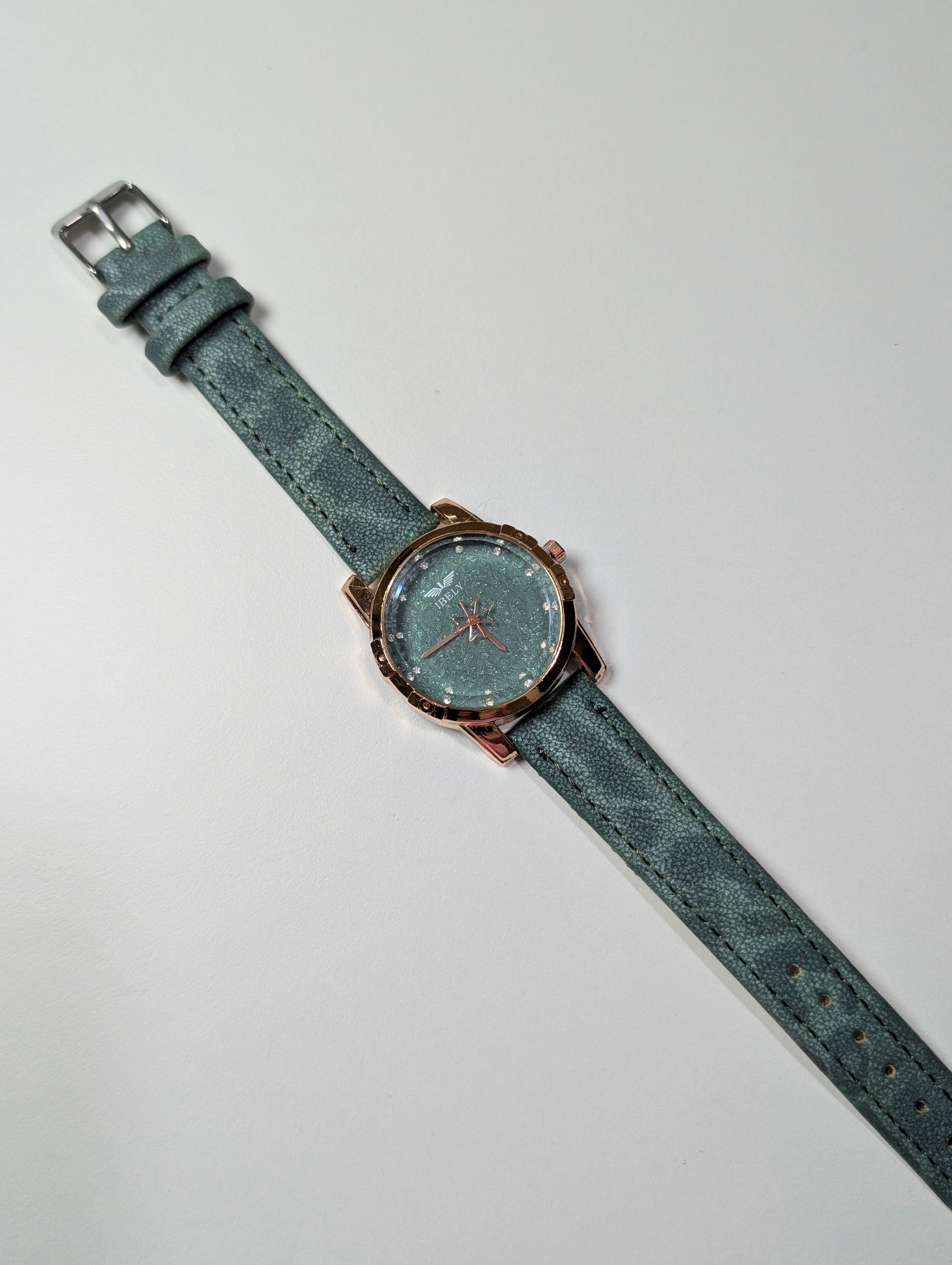 Elegant Glittery Dial Wristwatch