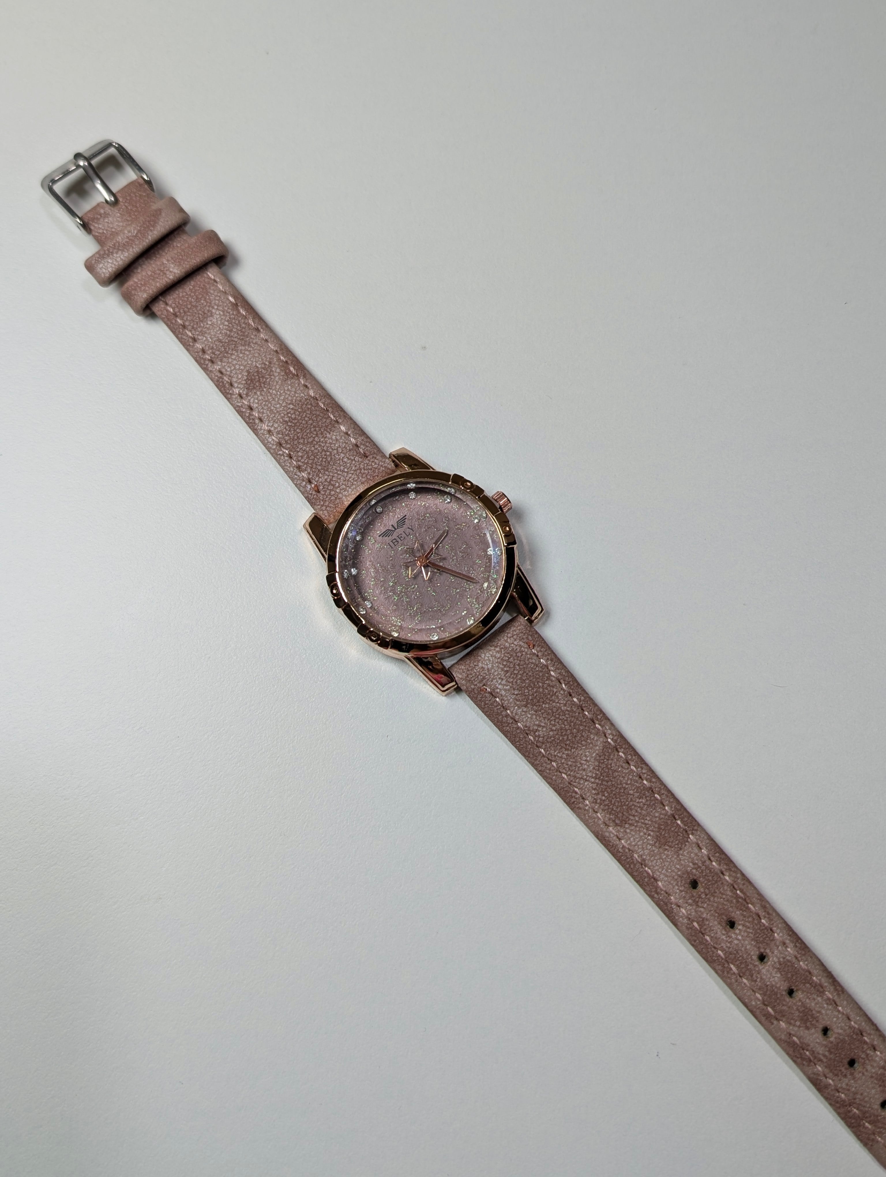 Elegant Glittery Dial Wristwatch