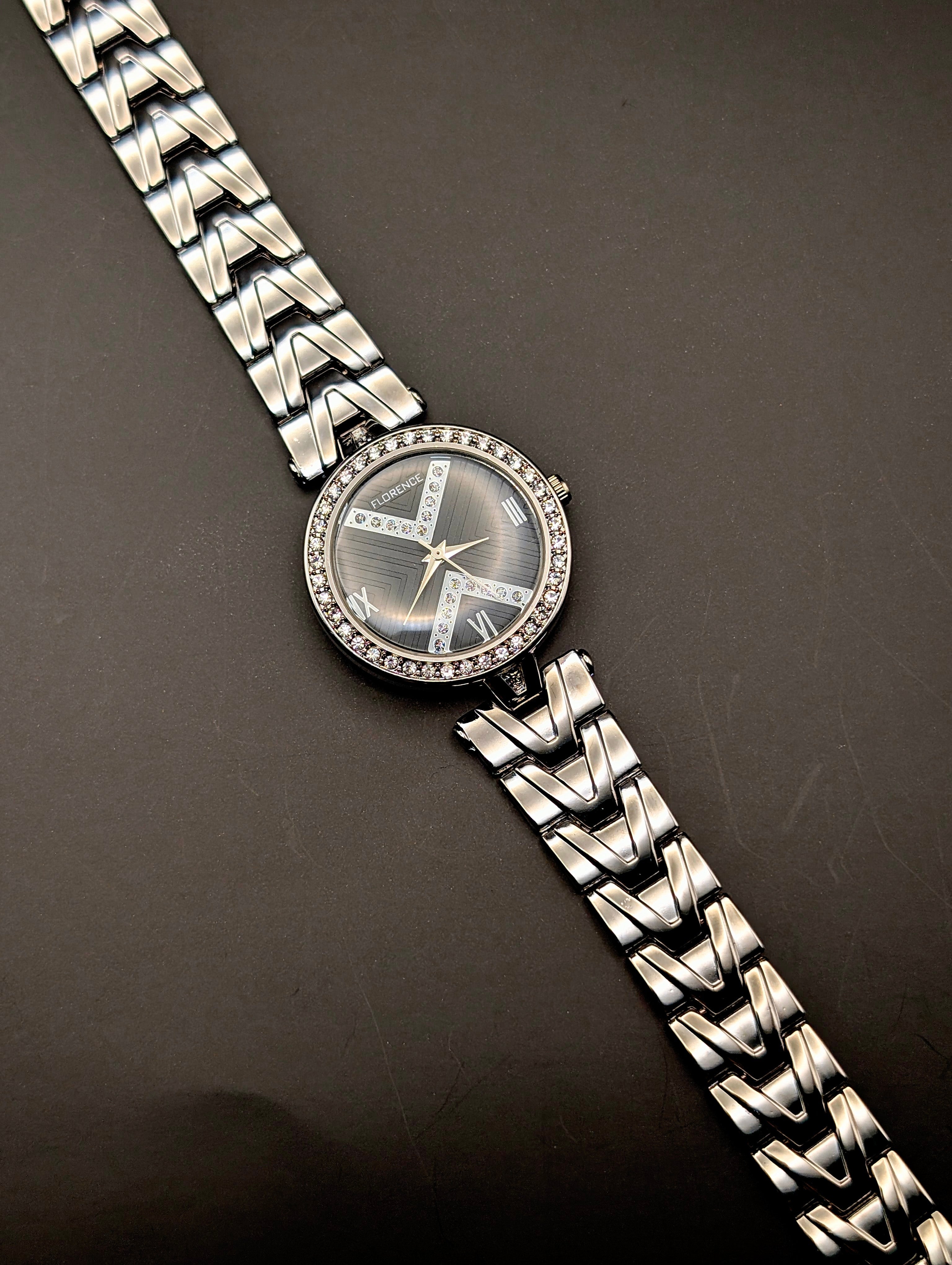 Elegant Silver Crystal Watch - Classic Round Dial For Women