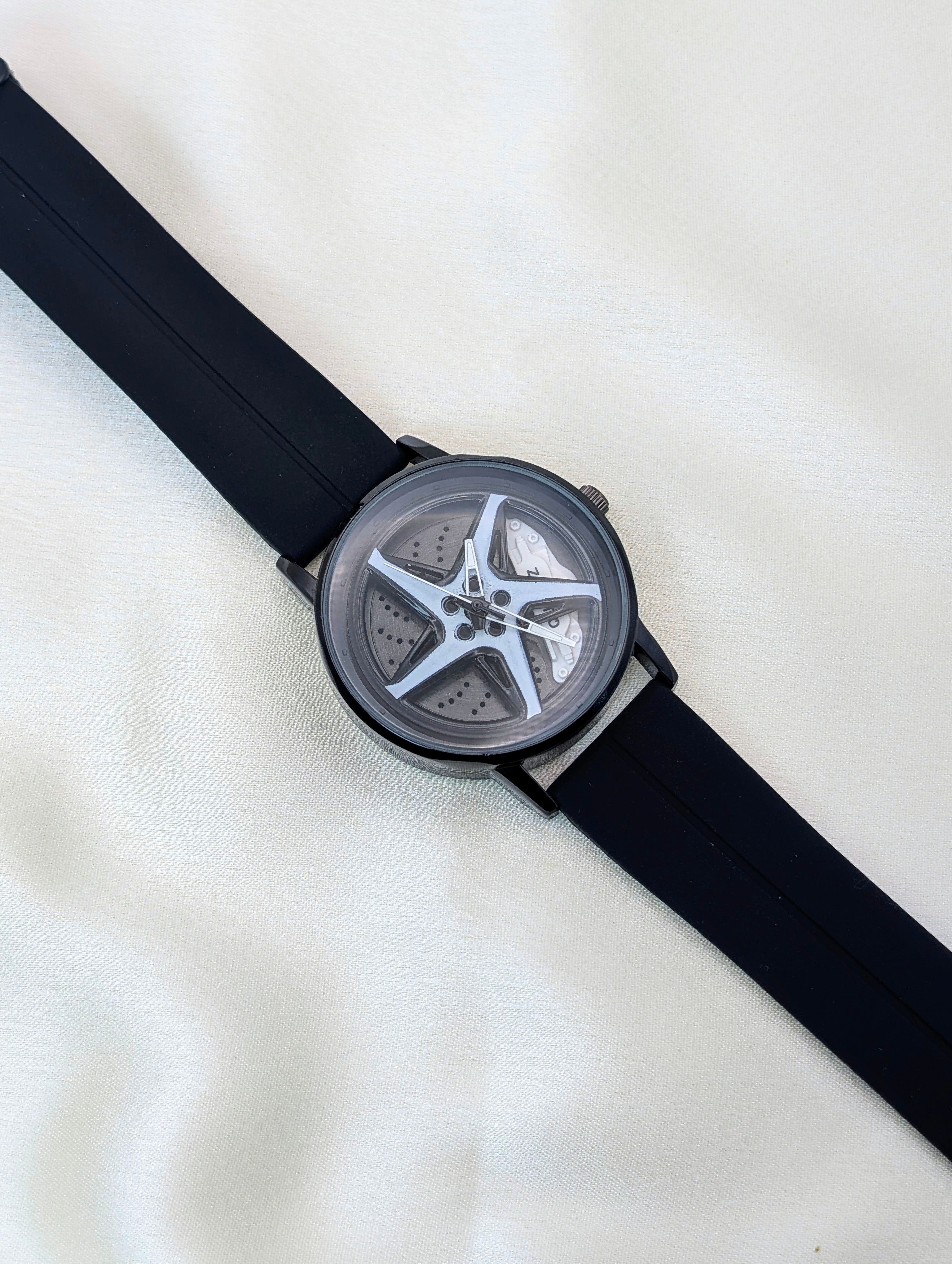 Revolutionary Rotating-Wheel Watch