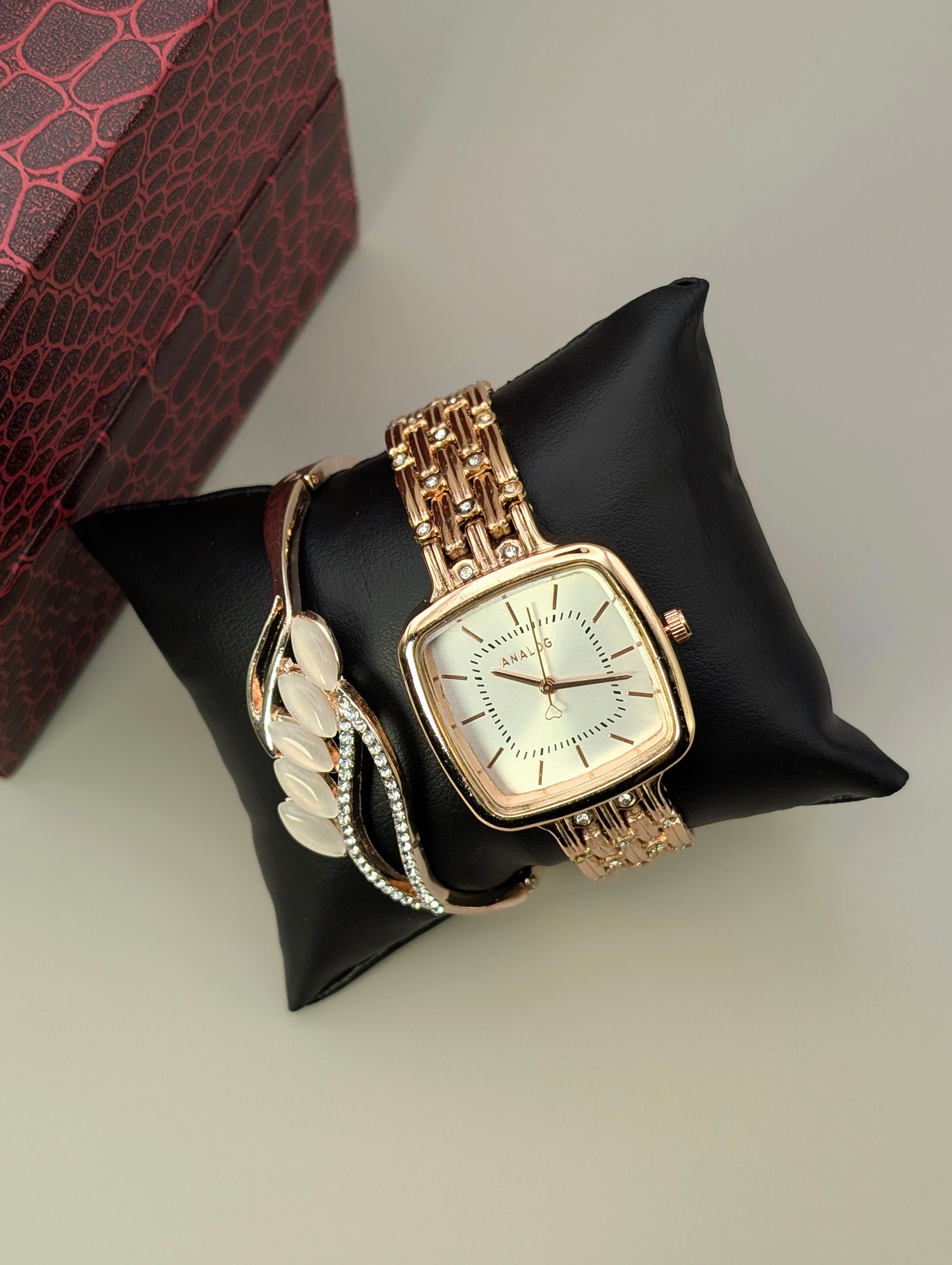 Chic Rose Gold Women’s Watch & Bracelet Set