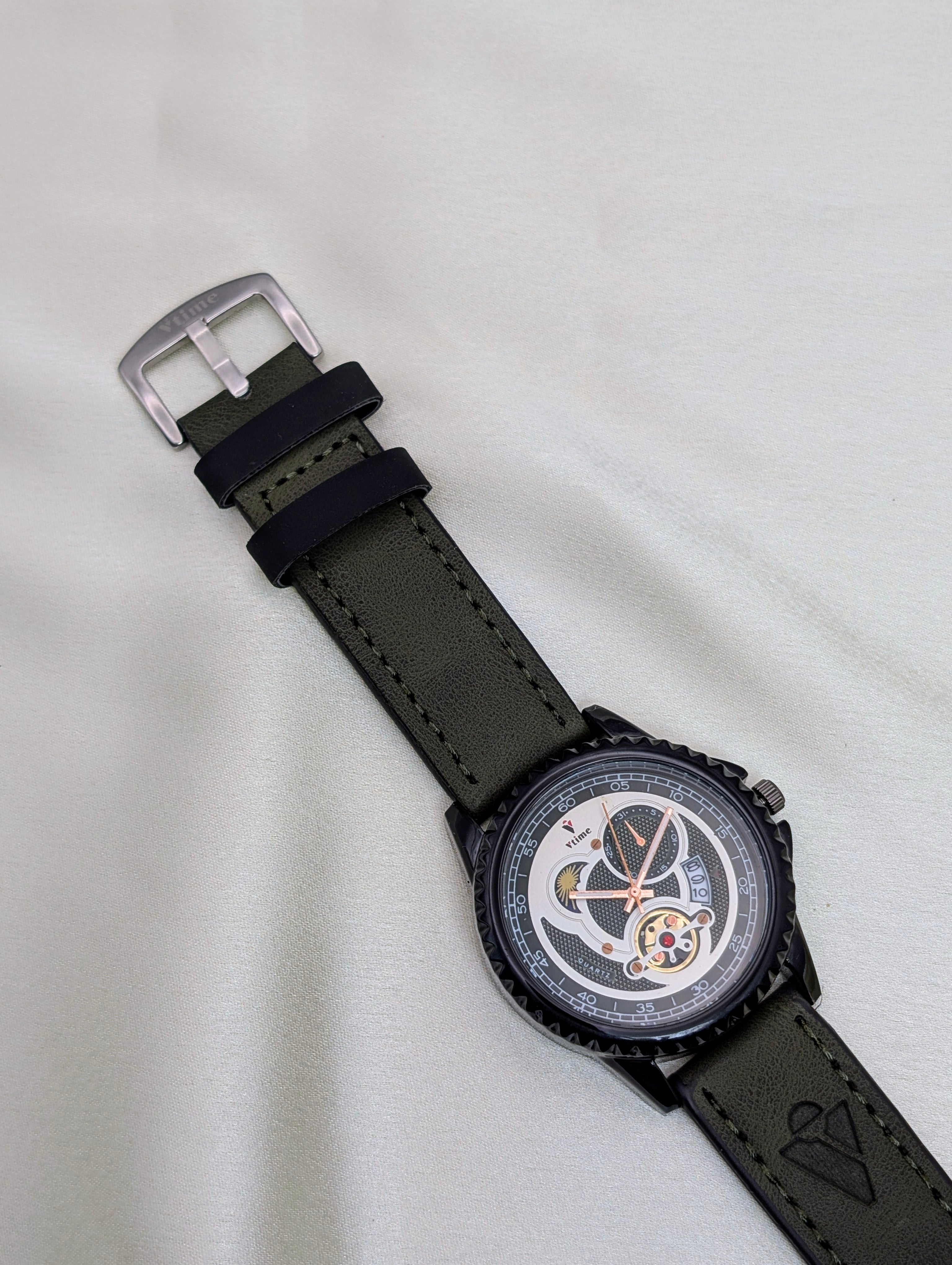 Elevate Your Look: Distinctive Design Watch!- with Date Display for men