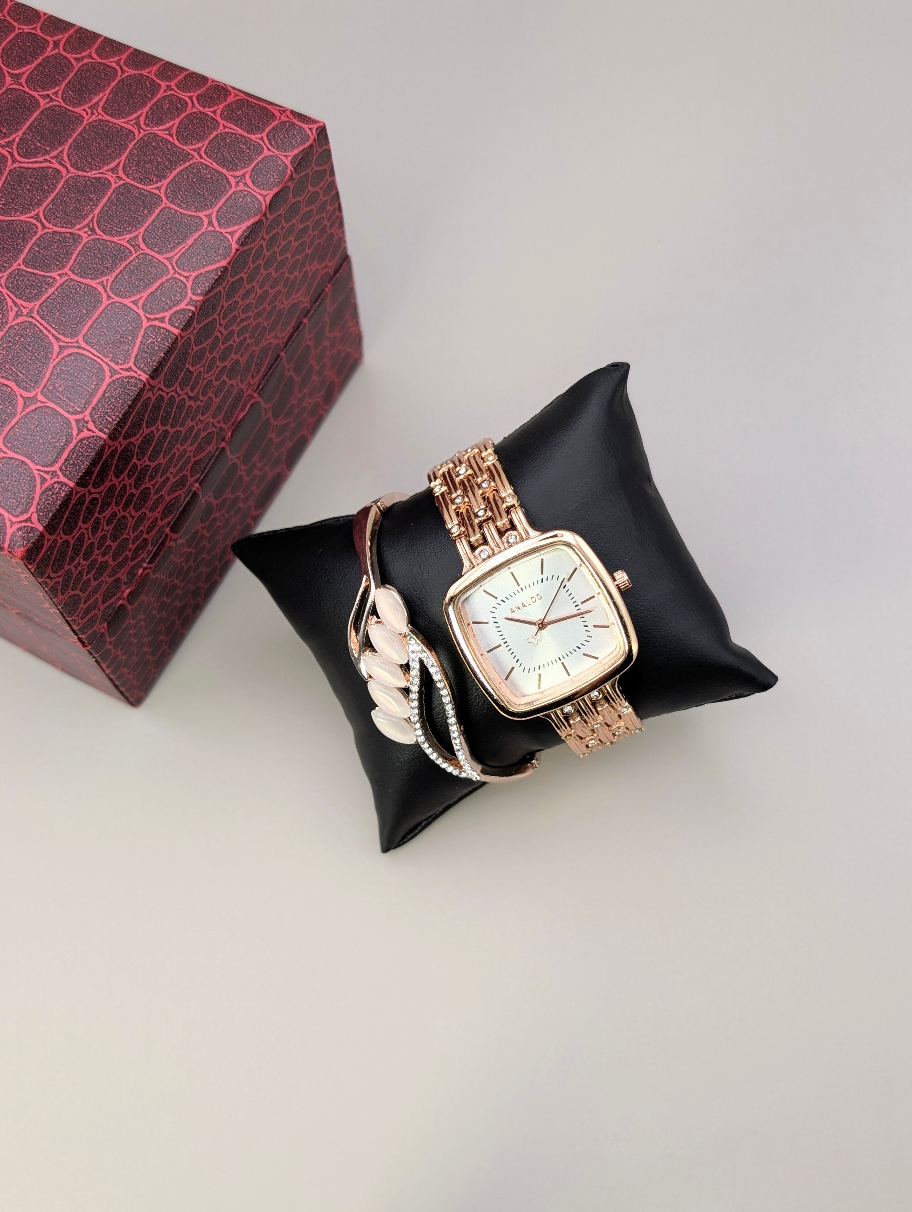 Chic Rose Gold Women’s Watch & Bracelet Set