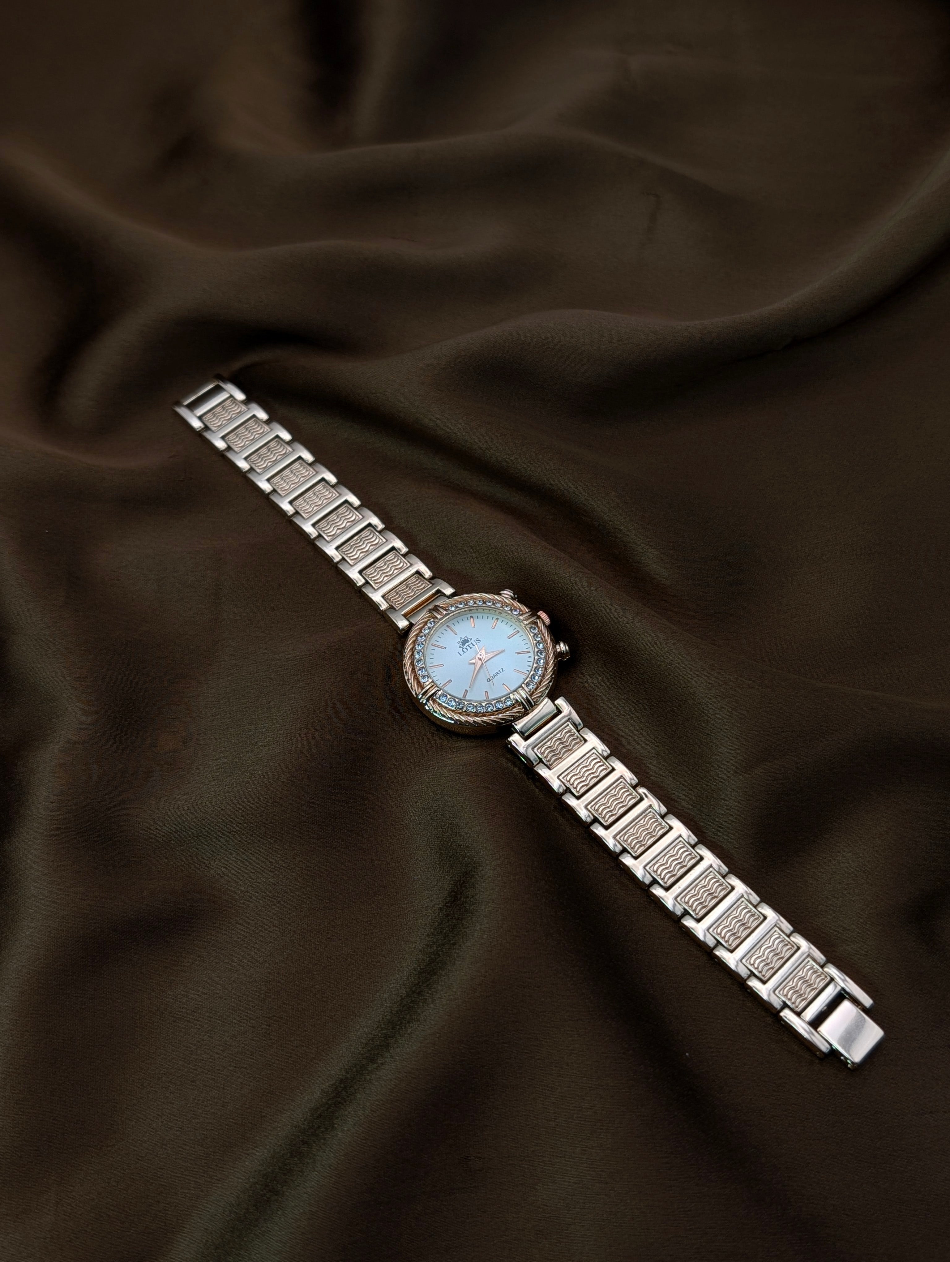 Gleaming Rose Gold Diamond Women’s Watch
