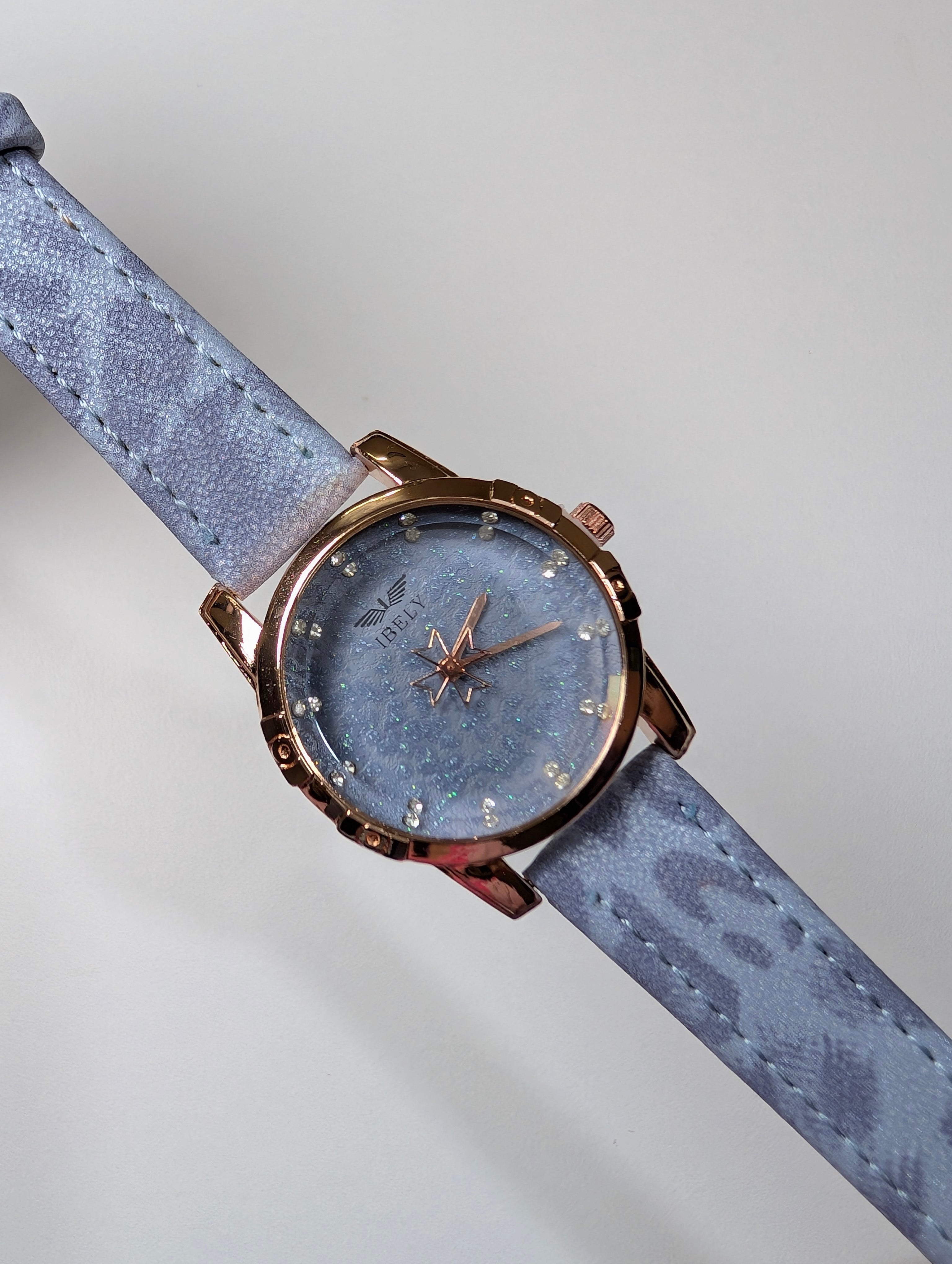 Elegant Glittery Dial Wristwatch
