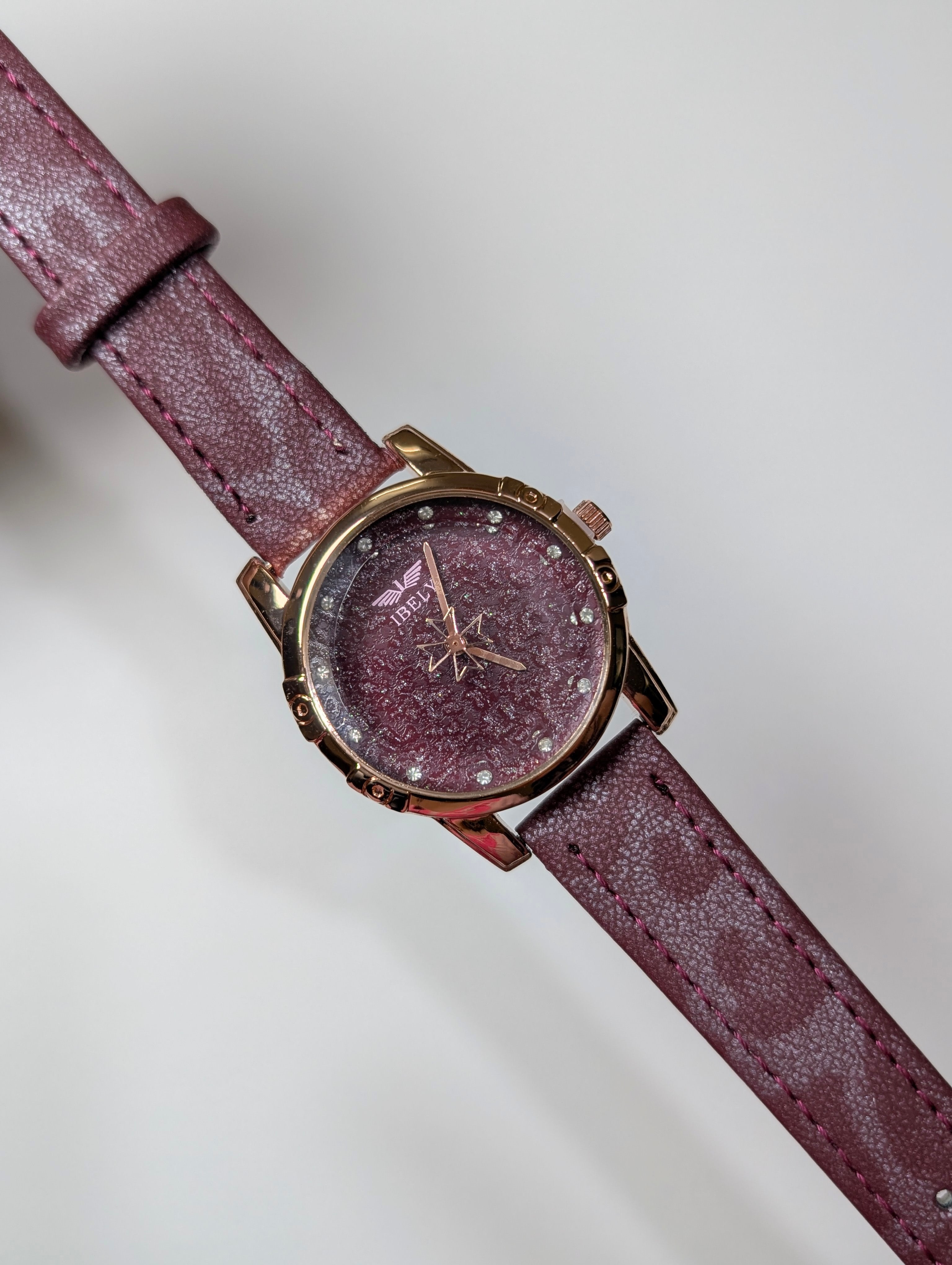 Elegant Glittery Dial Wristwatch