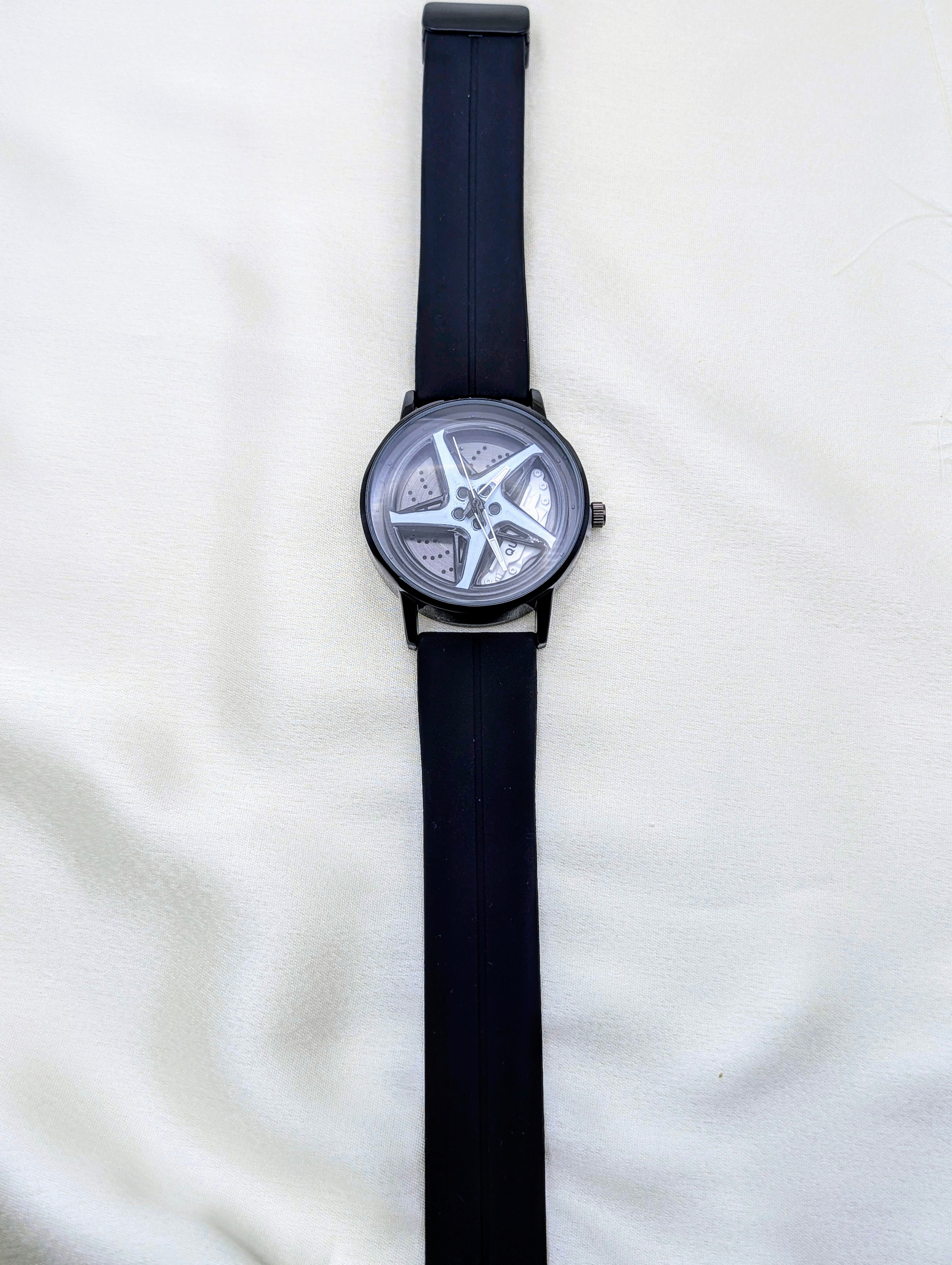 Revolutionary Rotating-Wheel Watch